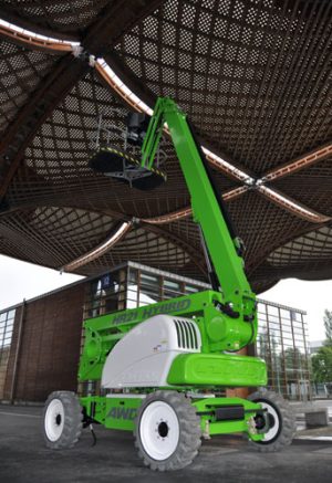 selbstfahrende Gelenkteleskoparbeitsbühne Niftylift HR21