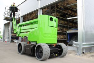selbstfahrende Gelenkteleskoparbeitsbühne Niftylift HR17N Hybrid, werksneu